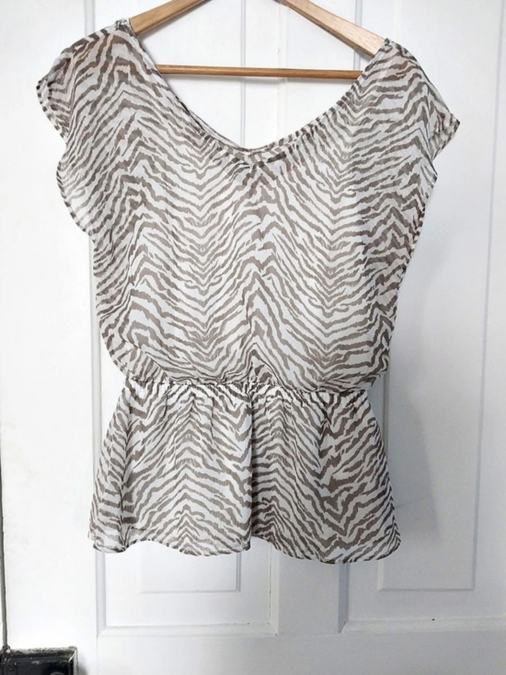 Express Animal Print Peplum Blouse in White & Gray